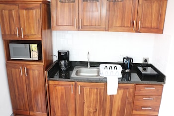 edward and familia inn