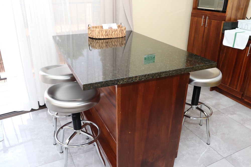 edward and familia inn