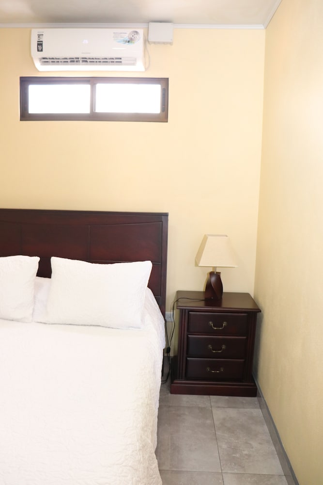 edward and familia inn