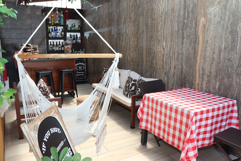 edward and familia inn