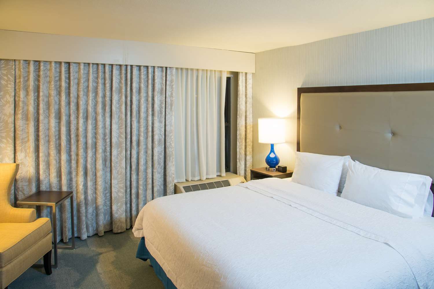 hampton inn and suites jackson coliseum