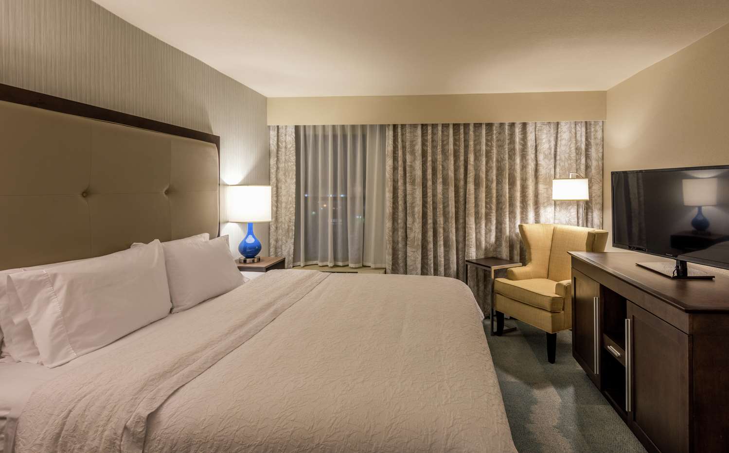 hampton inn and suites jackson coliseum