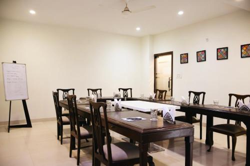 hhw hotel agra