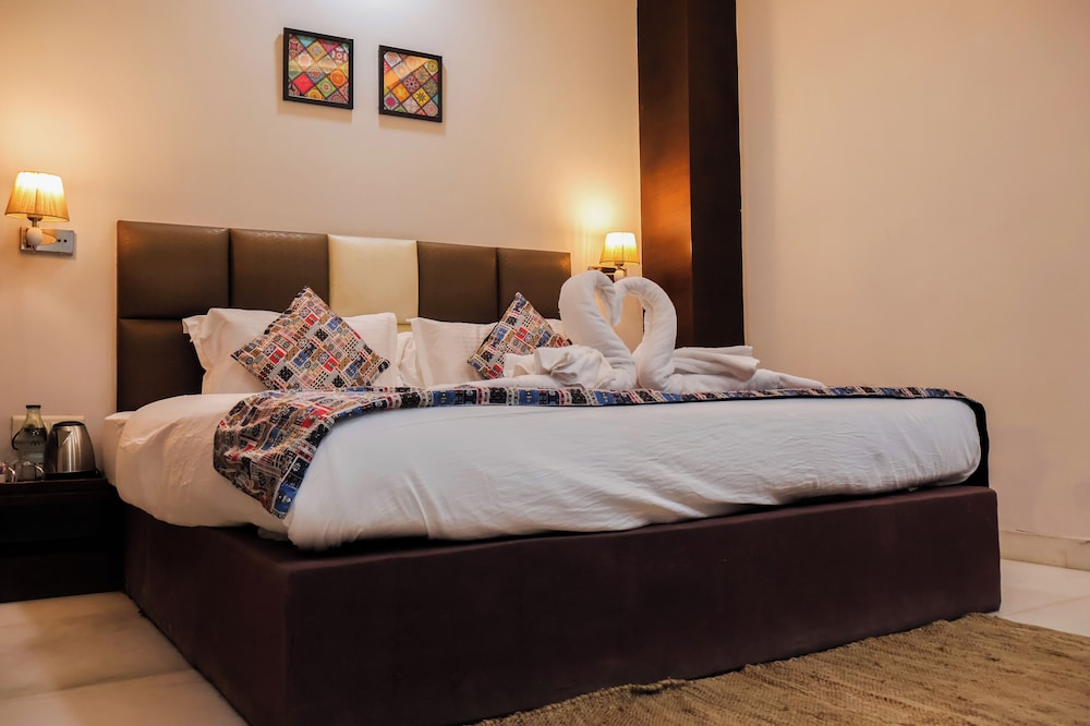 hhw hotel agra