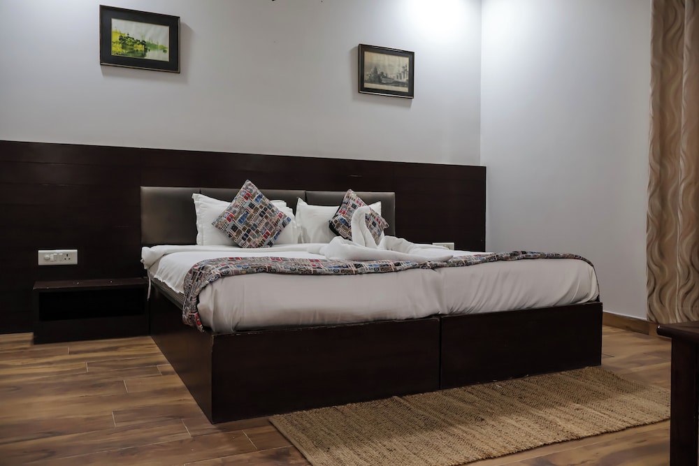 hhw hotel agra