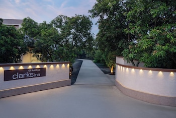 gir aatithya clarks inn
