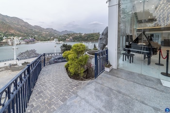 terra bliss lake bhimtal resort and spa