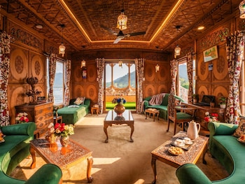 moustache houseboat srinagar