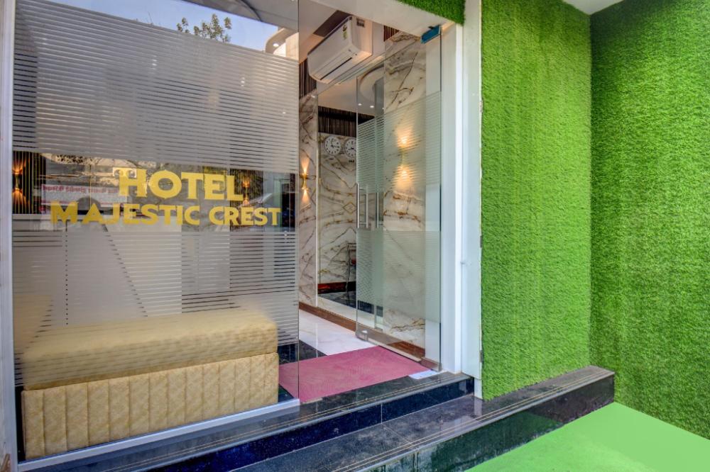 hotel majestic crest