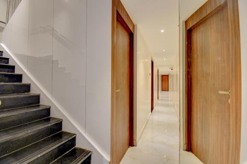 hotel majestic crest