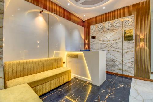 hotel majestic crest