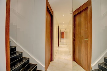 hotel majestic crest