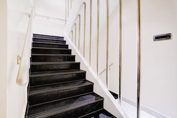 hotel majestic crest