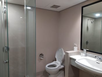 grand tropic suites hotel