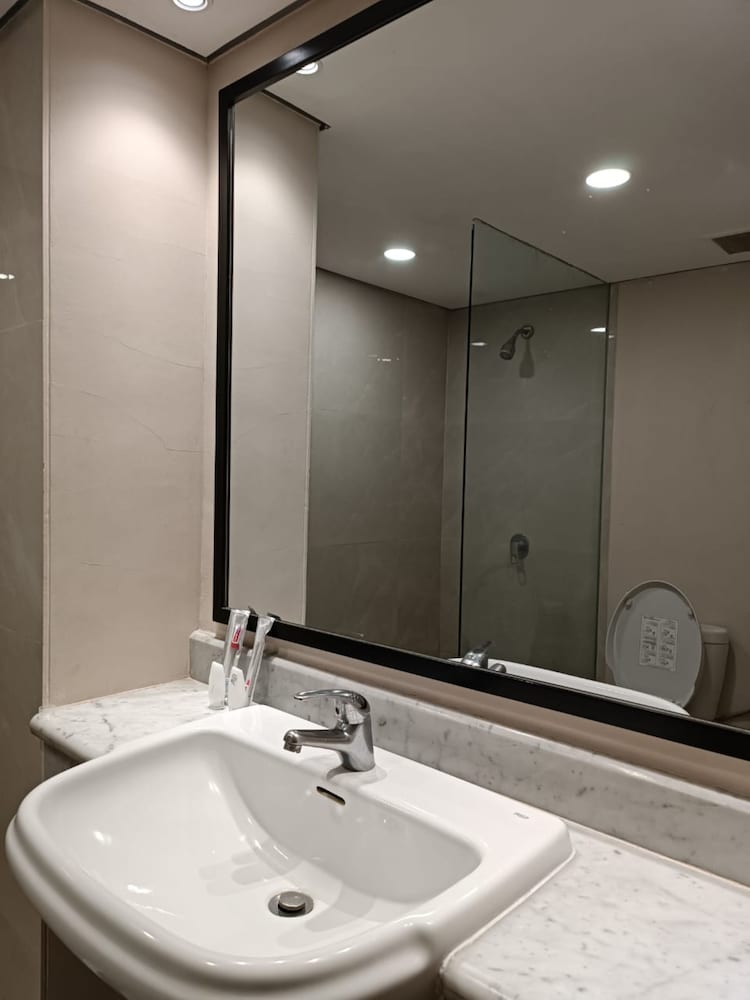 grand tropic suites hotel