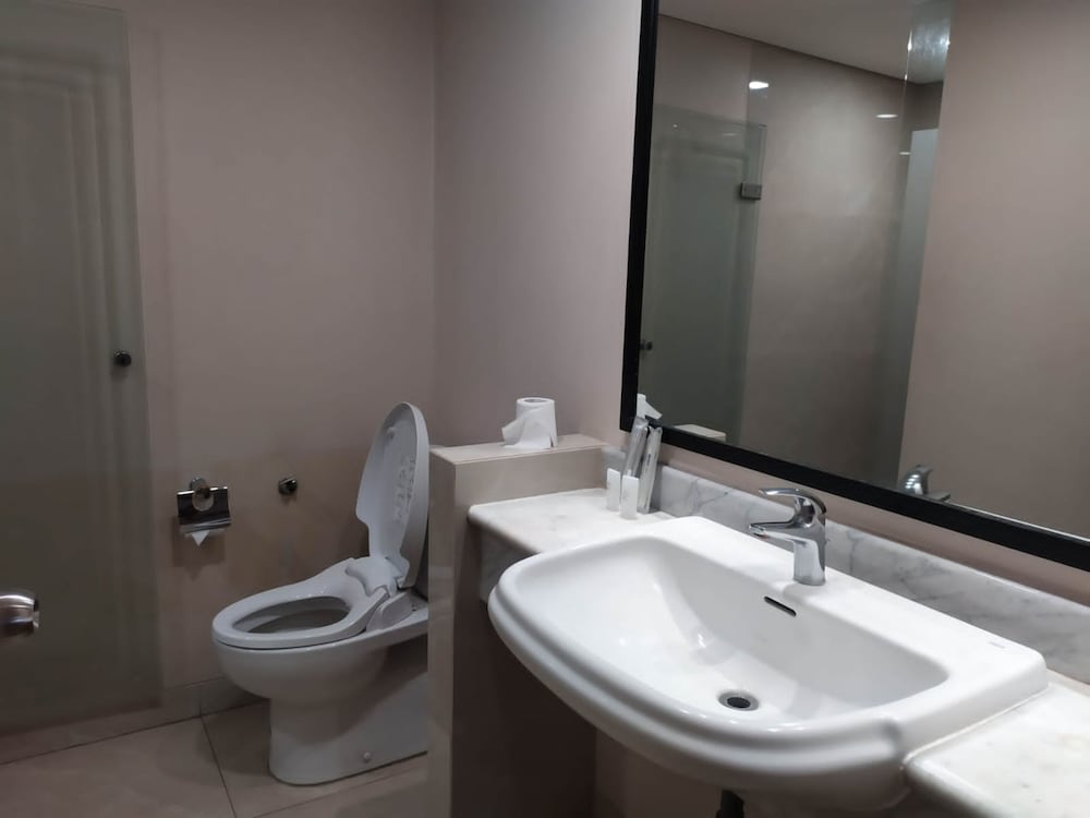 grand tropic suites hotel