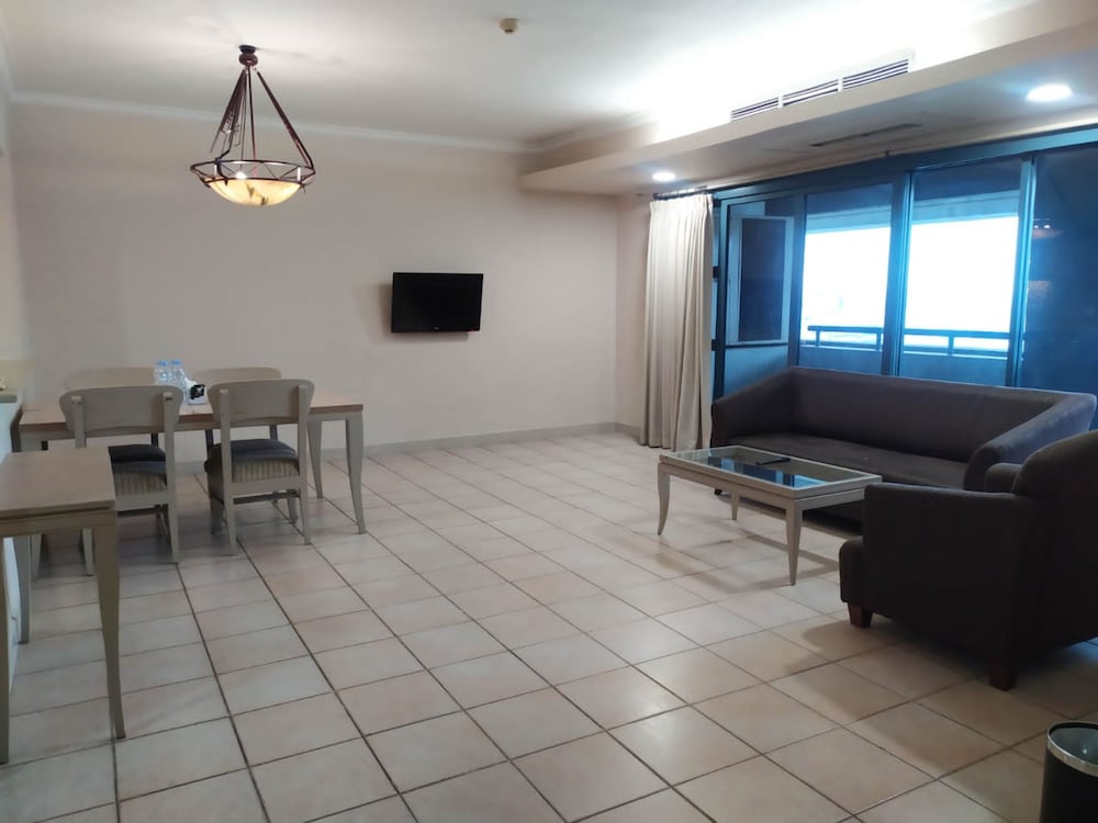 grand tropic suites hotel