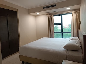 grand tropic suites hotel