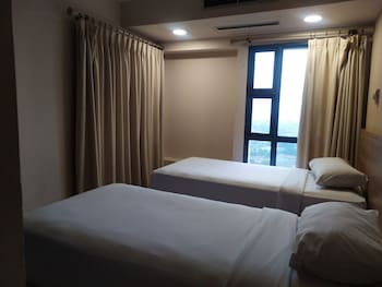 grand tropic suites hotel