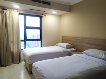 grand tropic suites hotel