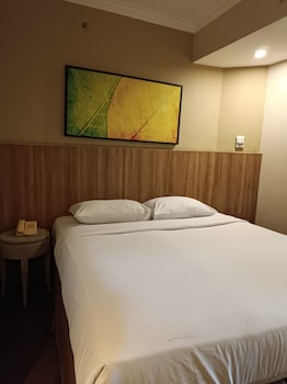 grand tropic suites hotel