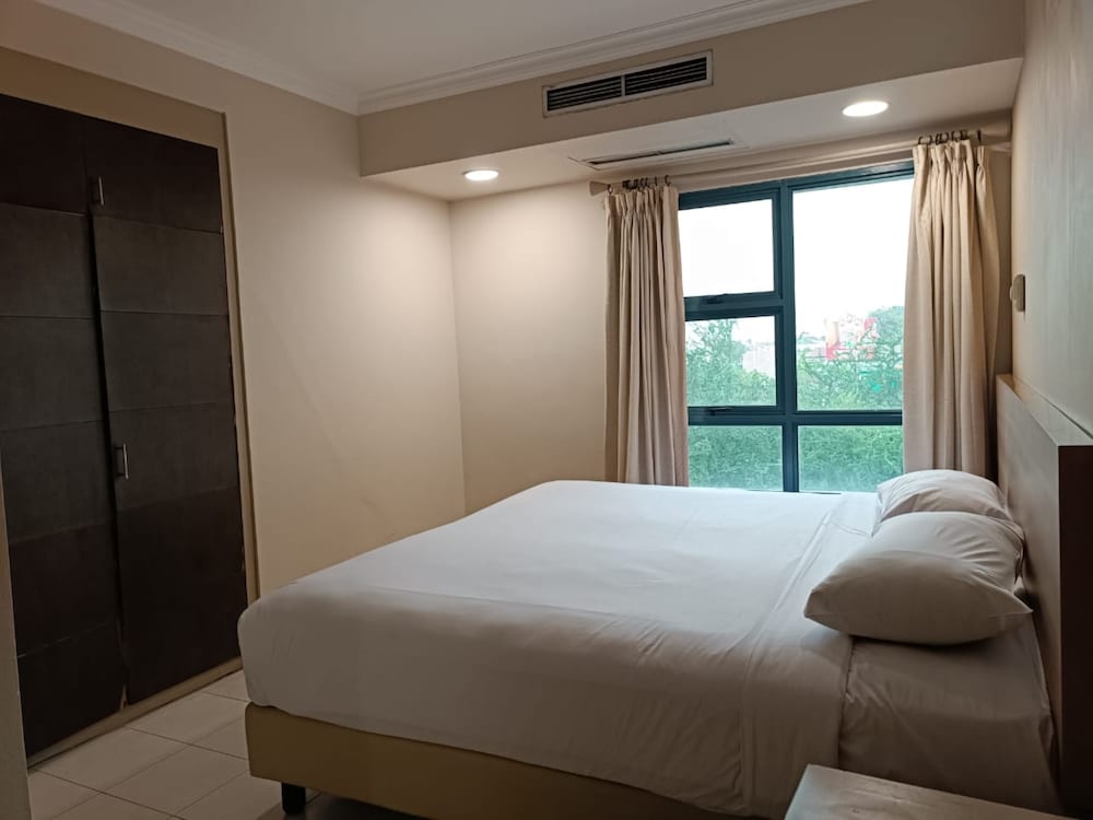 grand tropic suites hotel