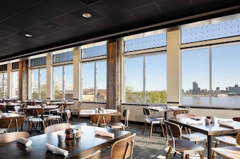Sheraton Louisville Riverside By Marriott,Louisville>>Jeffersonville,4 star