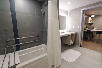 radisson plaza hotel and suites kalamazoo