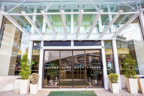 holiday inn lisbon by ihg