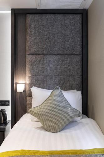 Mornington Hotel London Victoria,25 Gloucester Street,4 star
