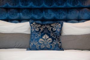 the exhibitionist hotel