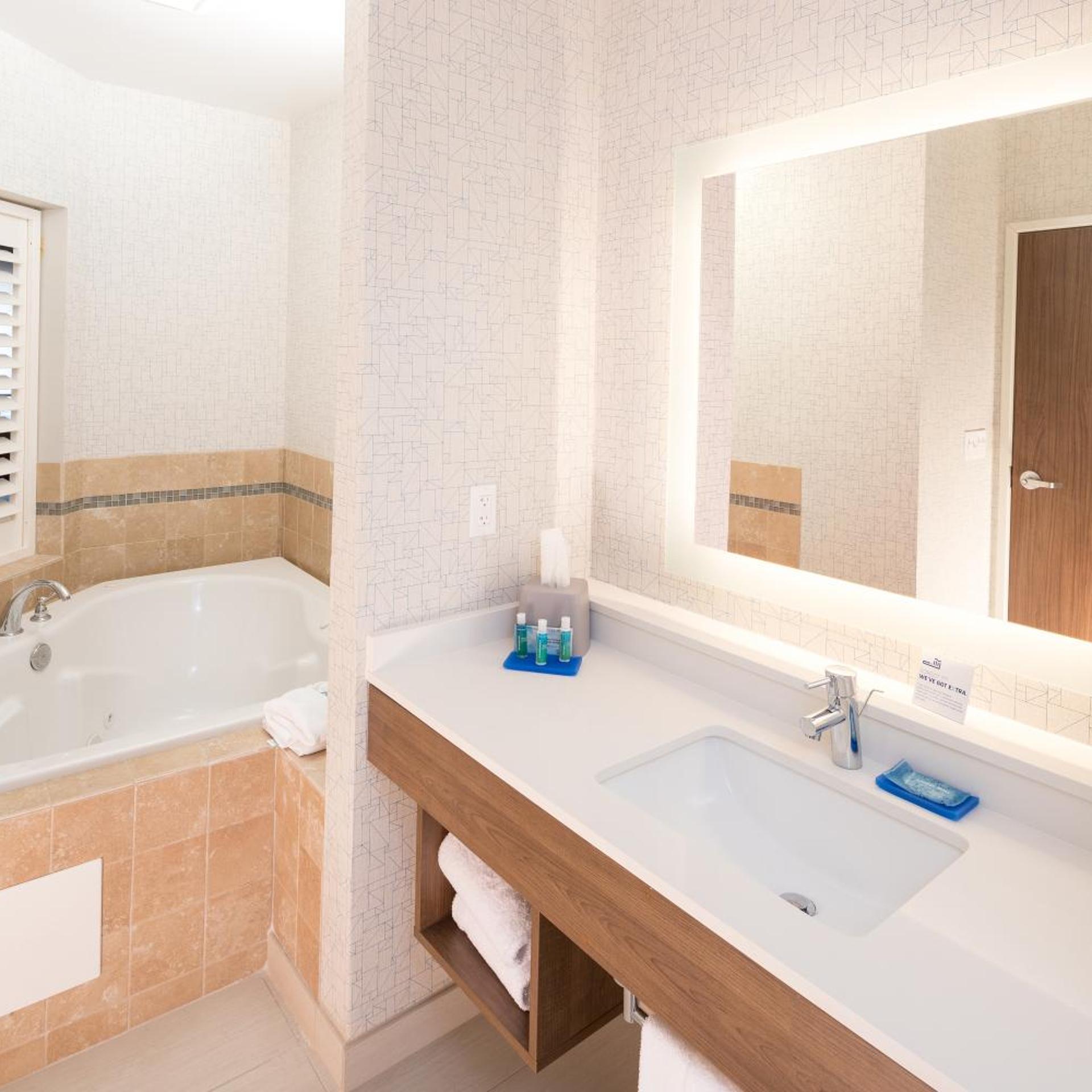 holiday inn express hotel and suites bay city by ihg