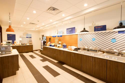holiday inn express hotel and suites bay city by ihg