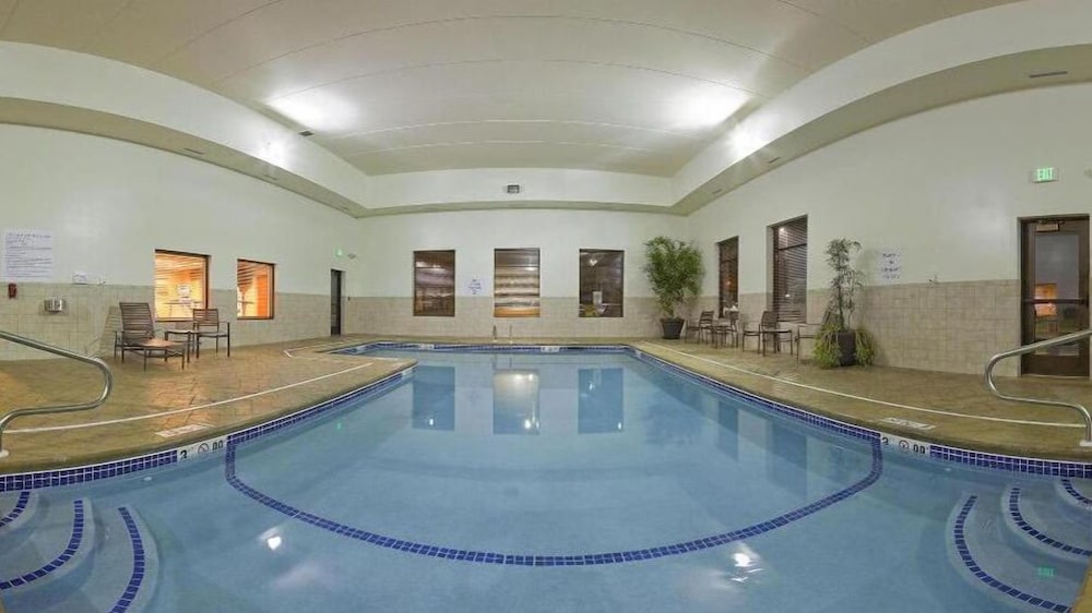 holiday inn express hotel and suites malone by ihg