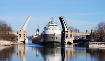 manistee inn and marina