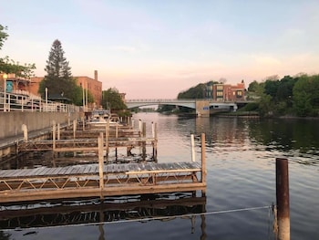 manistee inn and marina