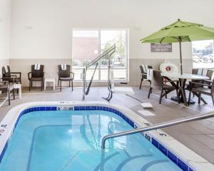 comfort suites marietta parkersburg