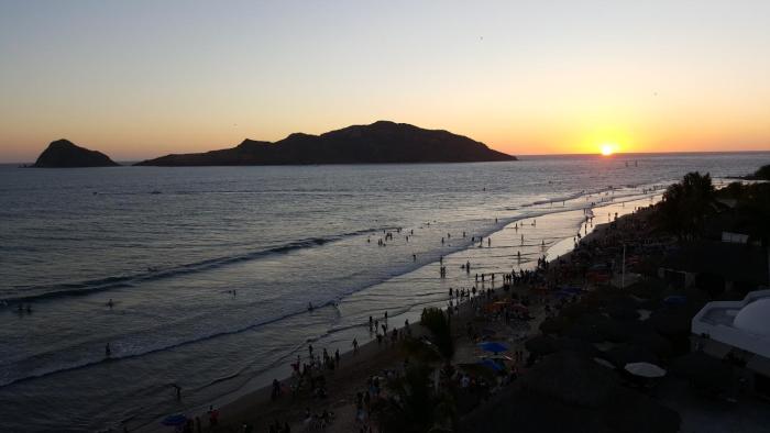 suites las flores beach mazatlan