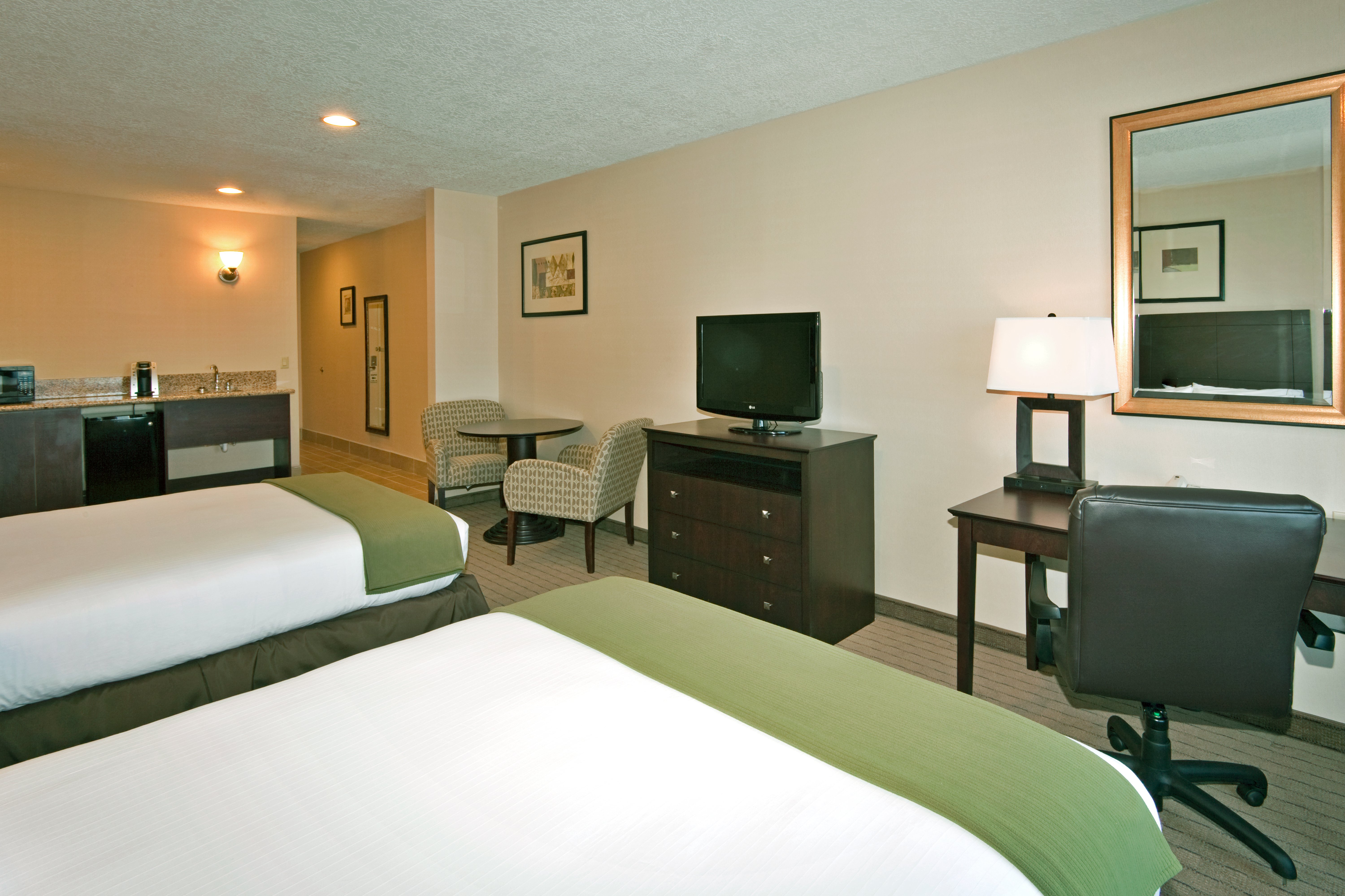 holiday inn express hotel and suites grants milan by ihg