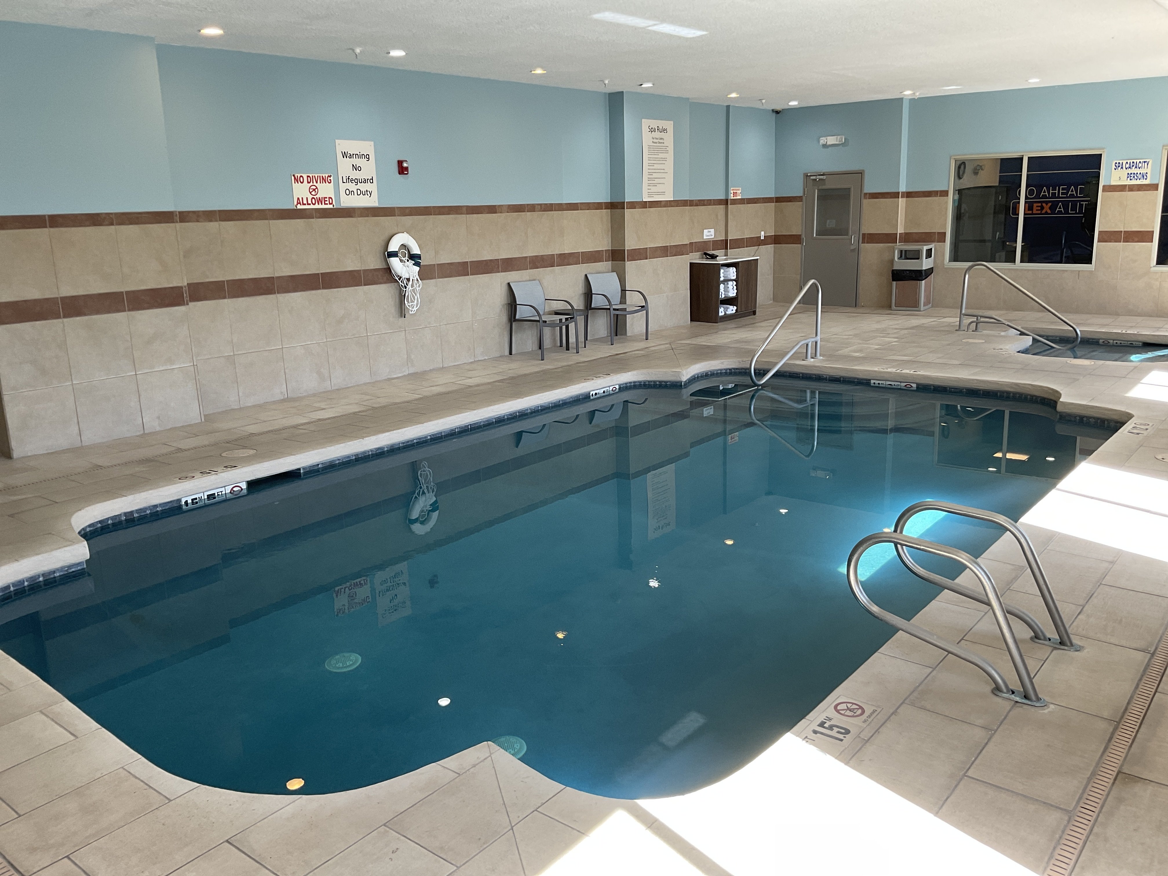 holiday inn express hotel and suites grants milan by ihg