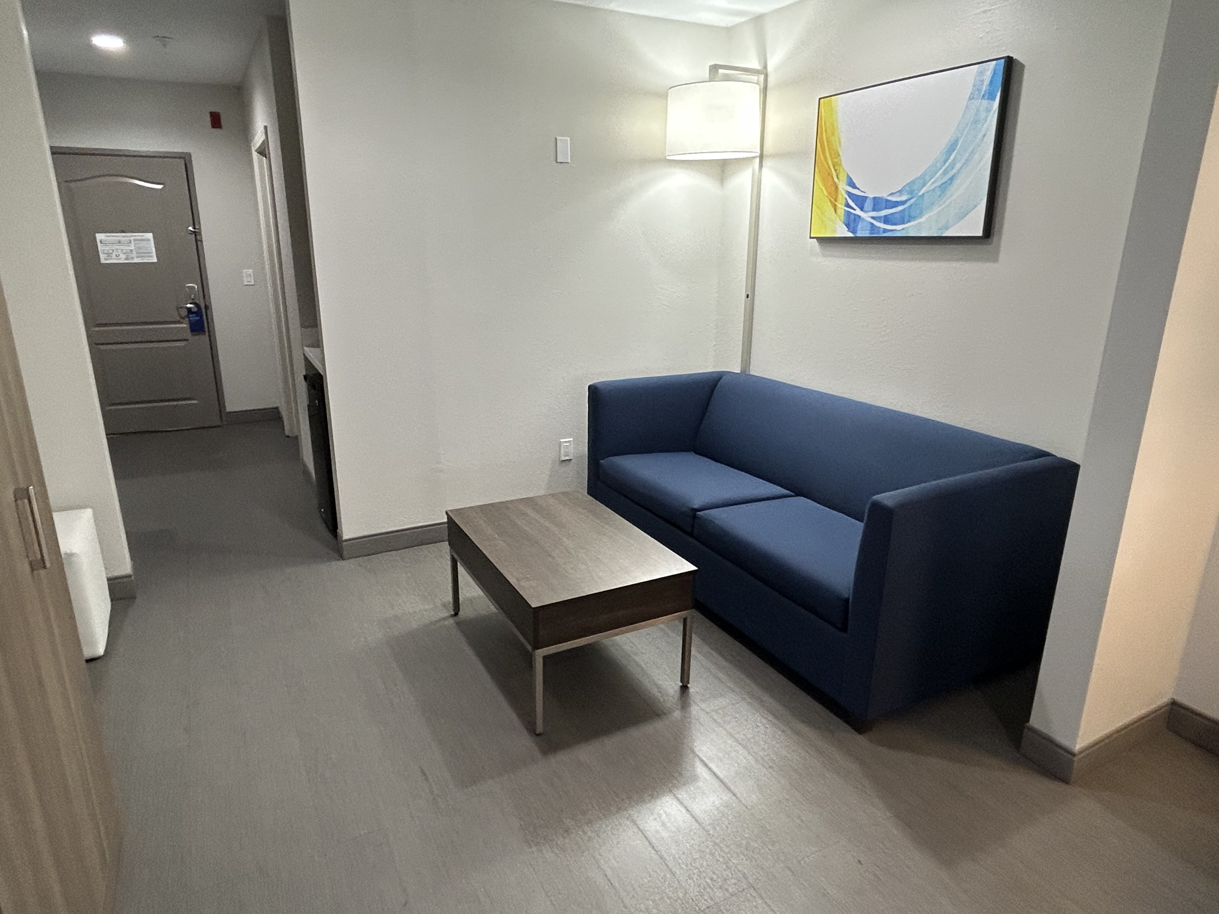 holiday inn express hotel and suites grants milan by ihg