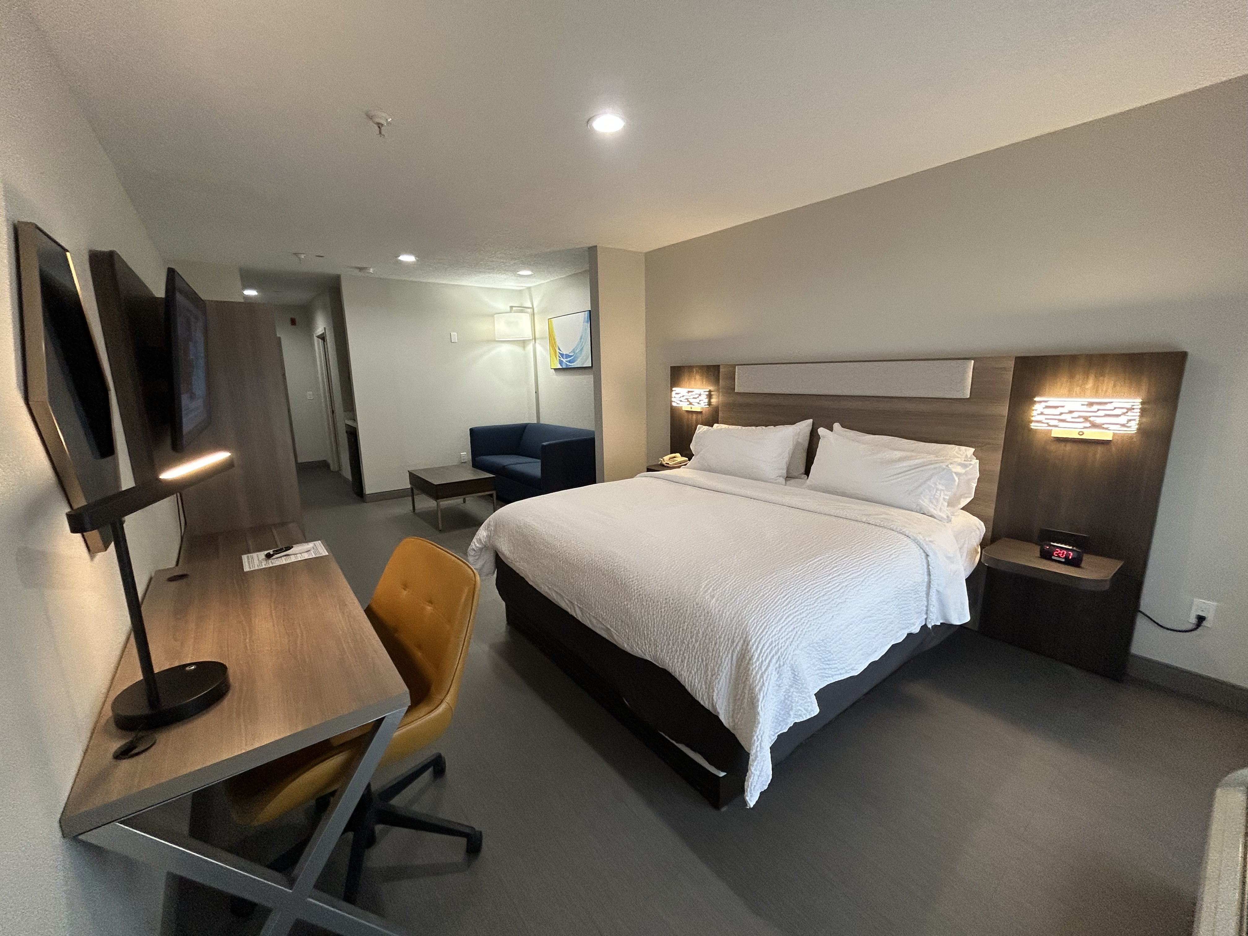 holiday inn express hotel and suites grants milan by ihg