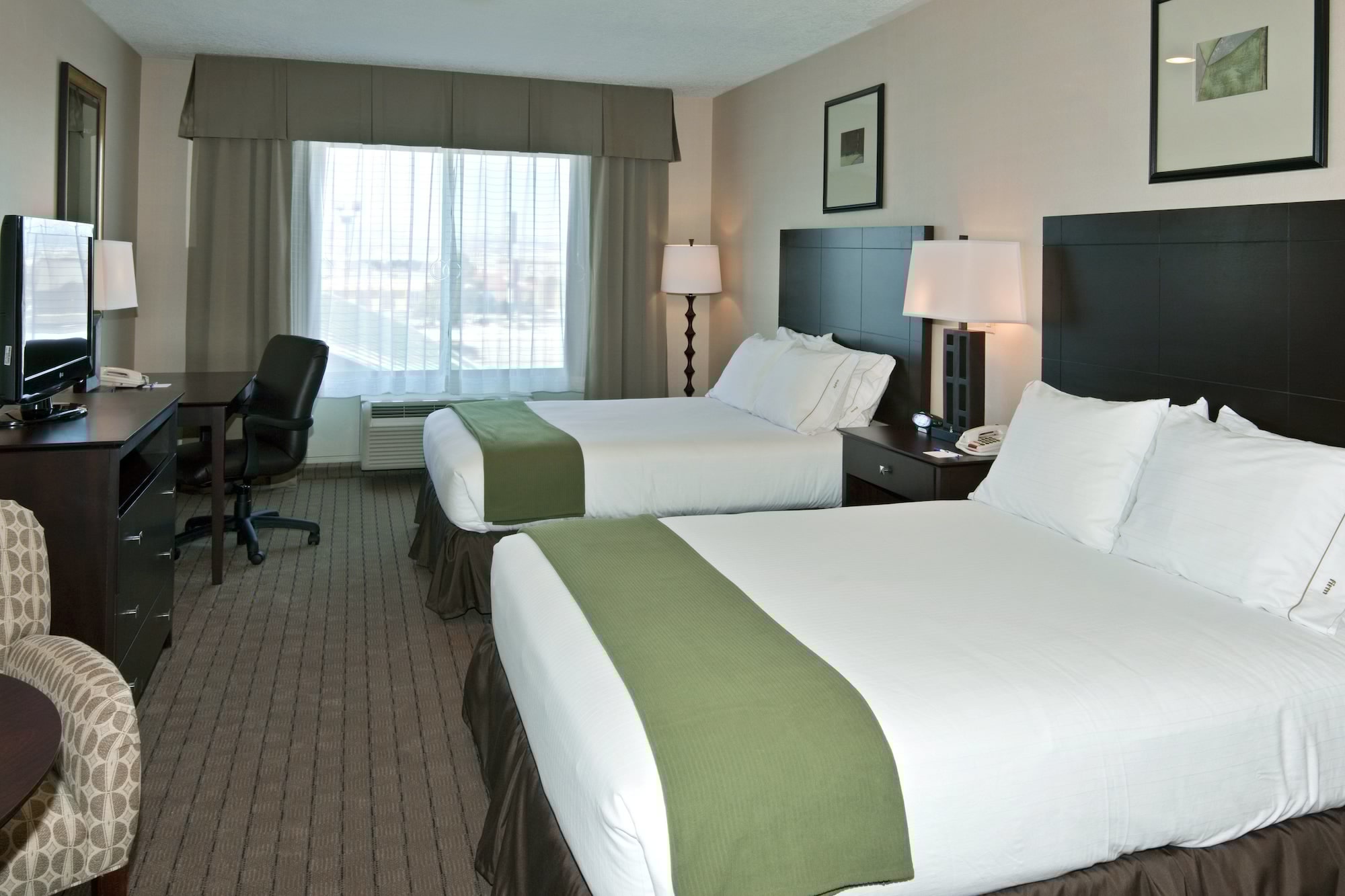 holiday inn express hotel and suites grants milan by ihg