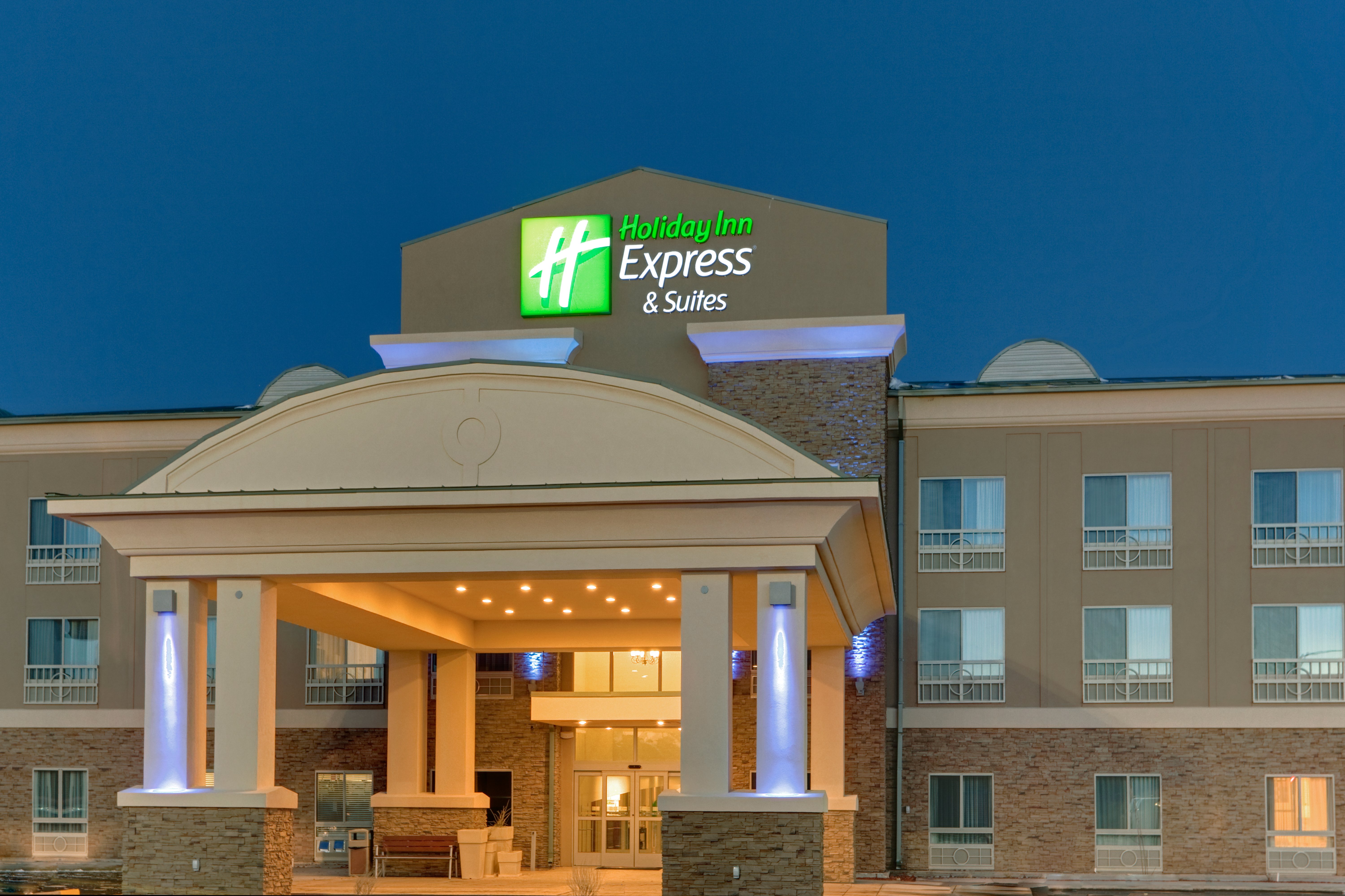 holiday inn express hotel and suites grants milan by ihg