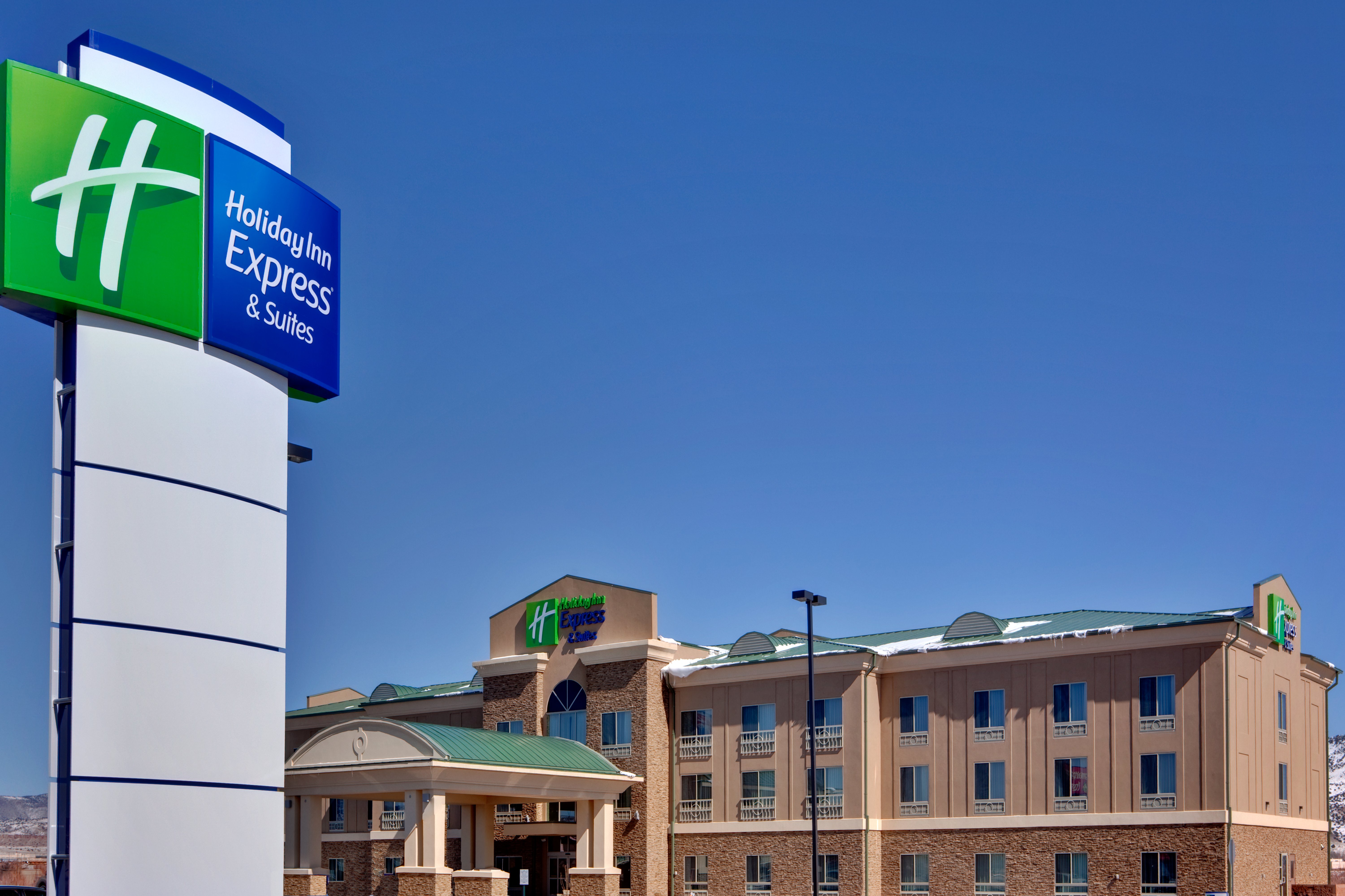 holiday inn express hotel and suites grants milan by ihg