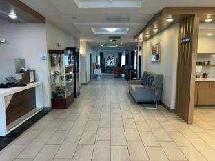 holiday inn express hotel and suites grants milan by ihg