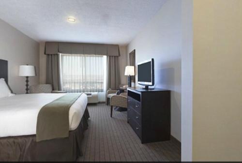 holiday inn express hotel and suites grants milan by ihg