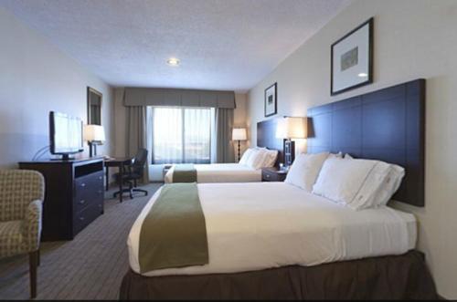 holiday inn express hotel and suites grants milan by ihg