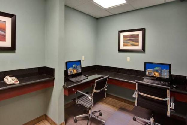 holiday inn express hotel and suites grants milan by ihg