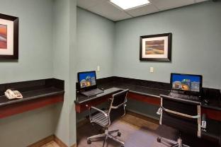 holiday inn express hotel and suites grants milan by ihg